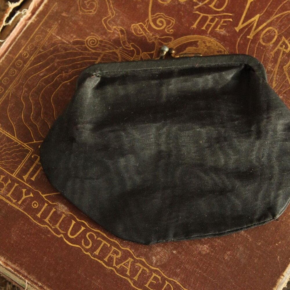 Vintage 1940s Coin Purse, Black Moire Taffeta Clutch Or Makeup Bag, Kiss Clasp - Picture 1 of 13